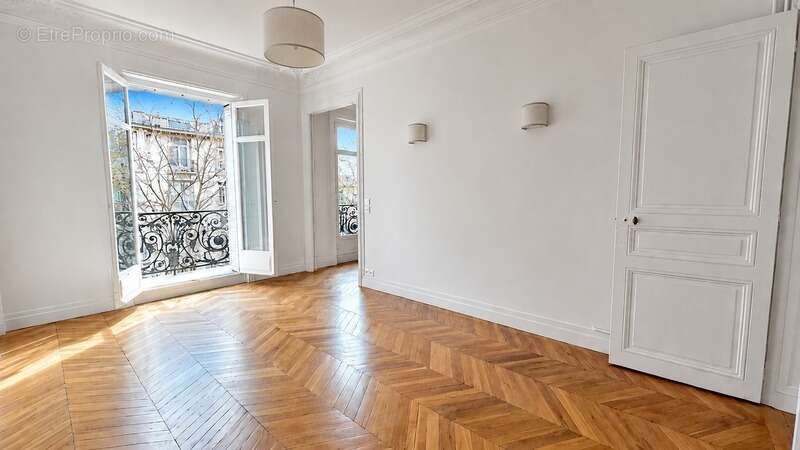 Appartement à PARIS-7E