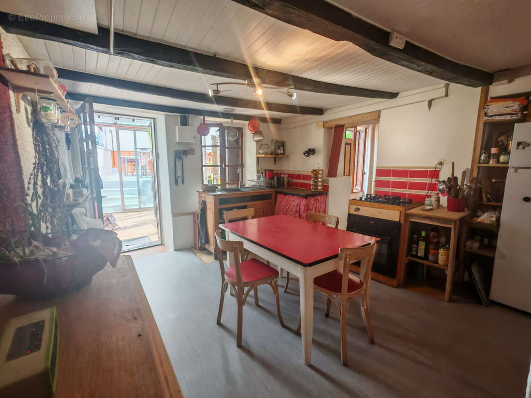 Maison à CHALLES-LES-EAUX