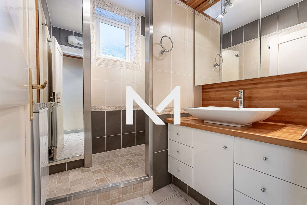 Appartement à SAINT-MARTIN-D'HERES