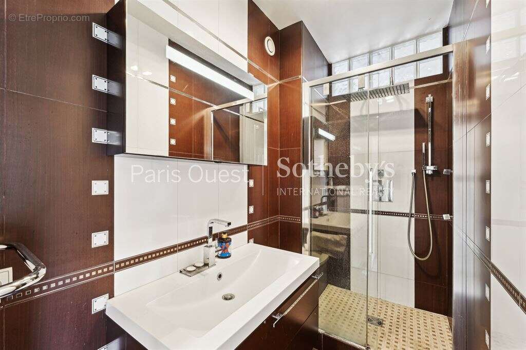 Appartement à NEUILLY-SUR-SEINE