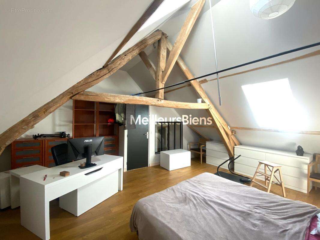 Maison à MONTJAVOULT
