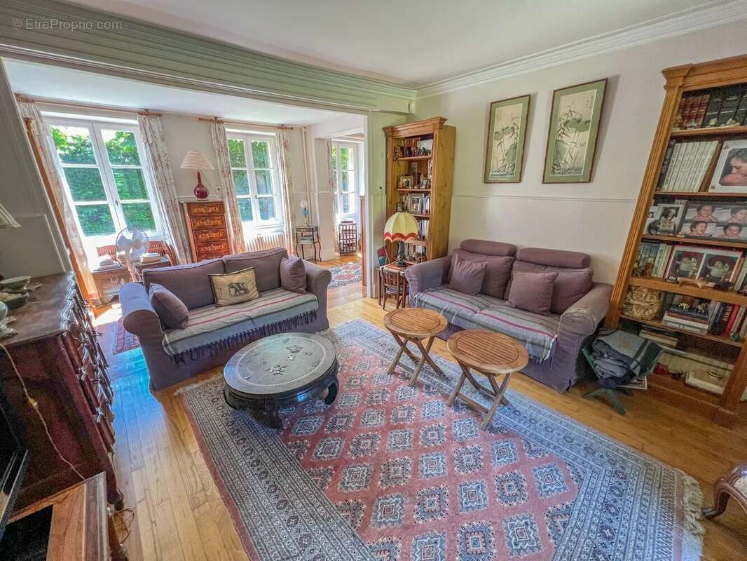 Maison à LE MESNIL-SAINT-DENIS