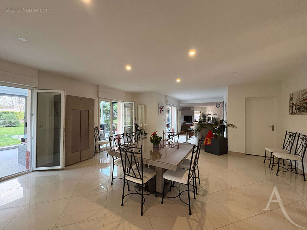 Maison à SAINT-MARTIN-DE-FONTENAY