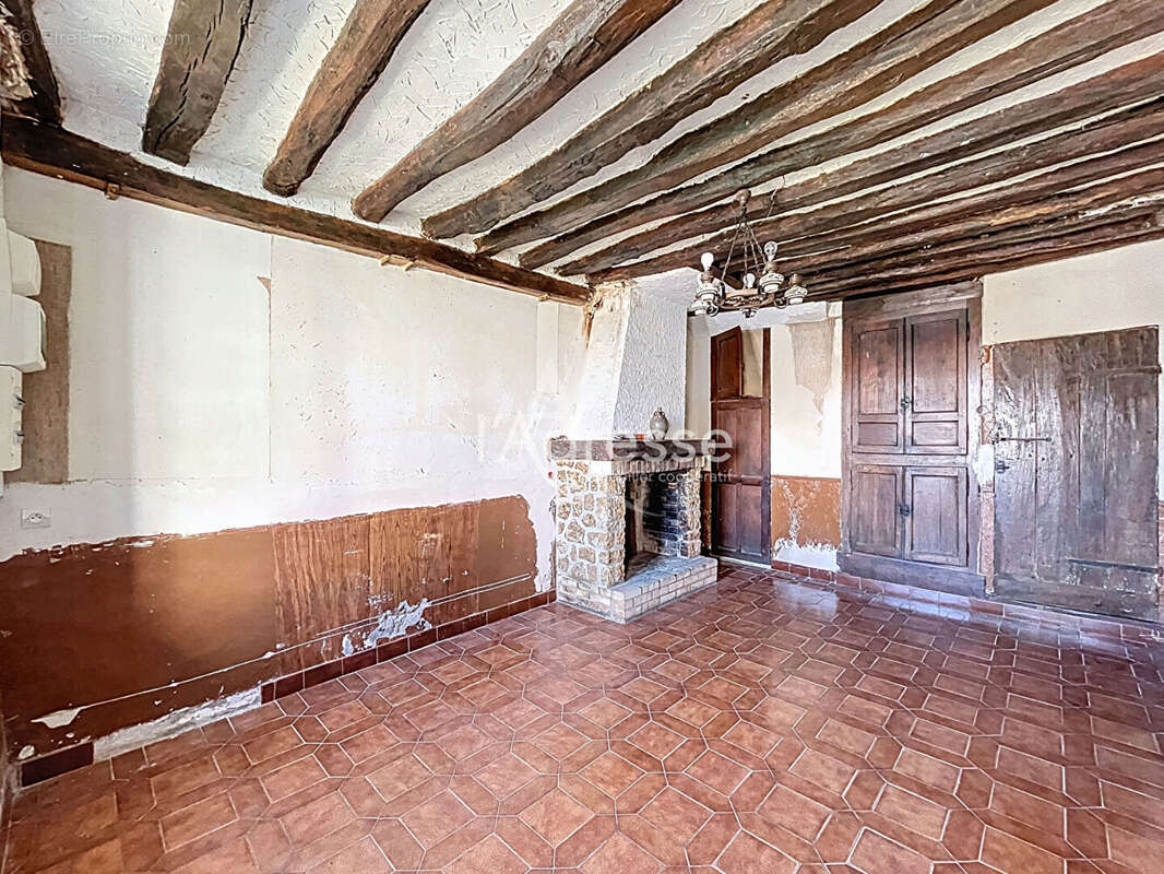 Autre à SAINT-JEAN-LES-DEUX-JUMEAUX