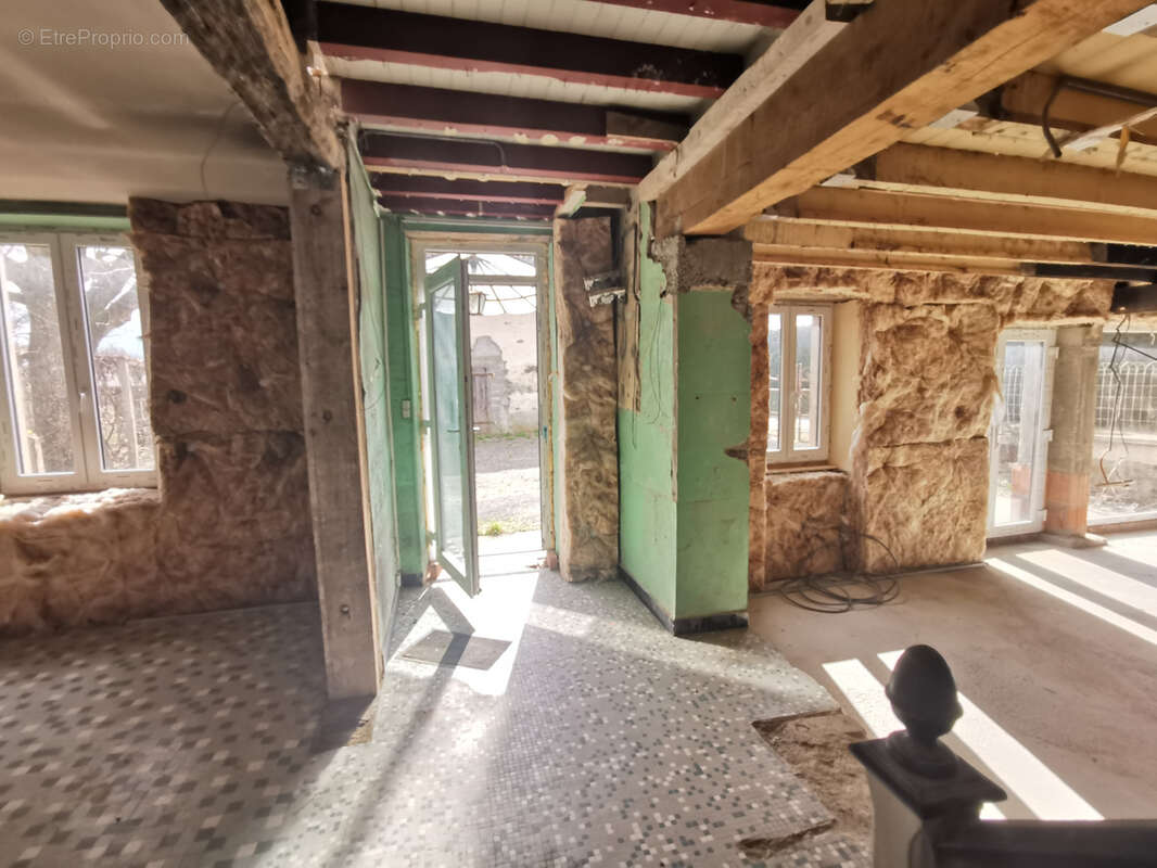 Maison à SAINT-CLEMENT-DE-REGNAT