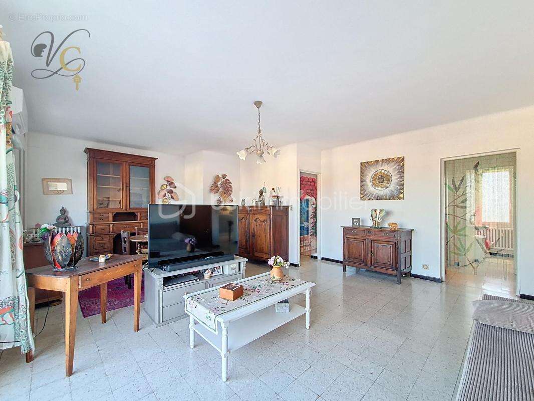 Appartement lumineux au dernier étage avec terrasse et parking sécurisé - photo 5