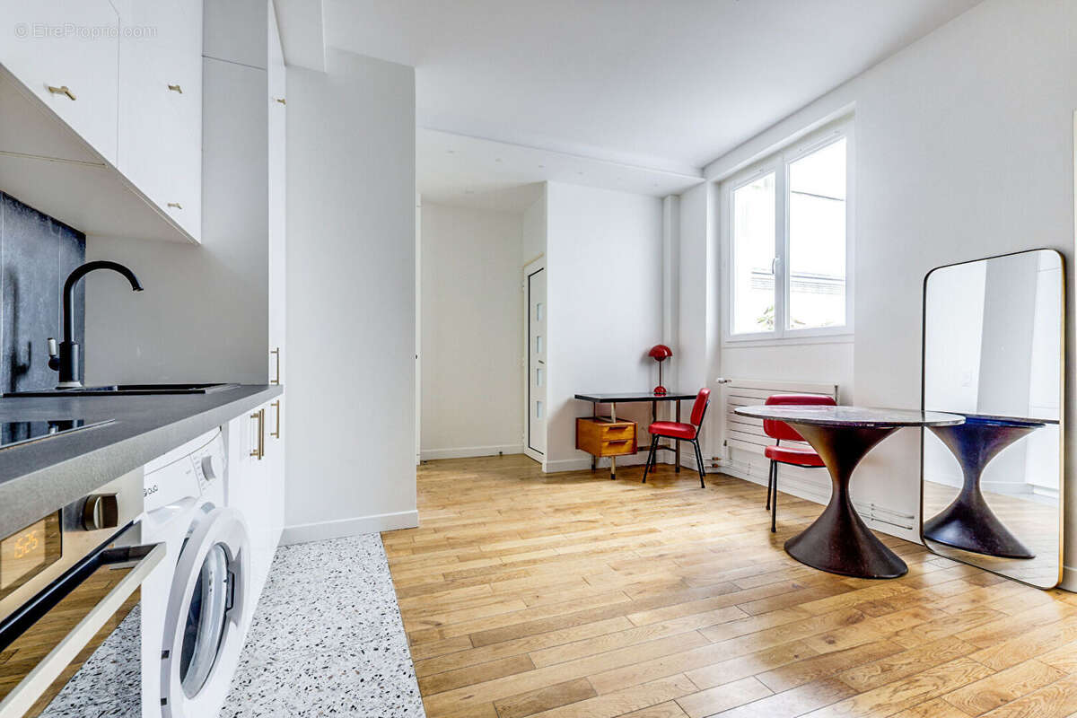 Appartement à PARIS-14E
