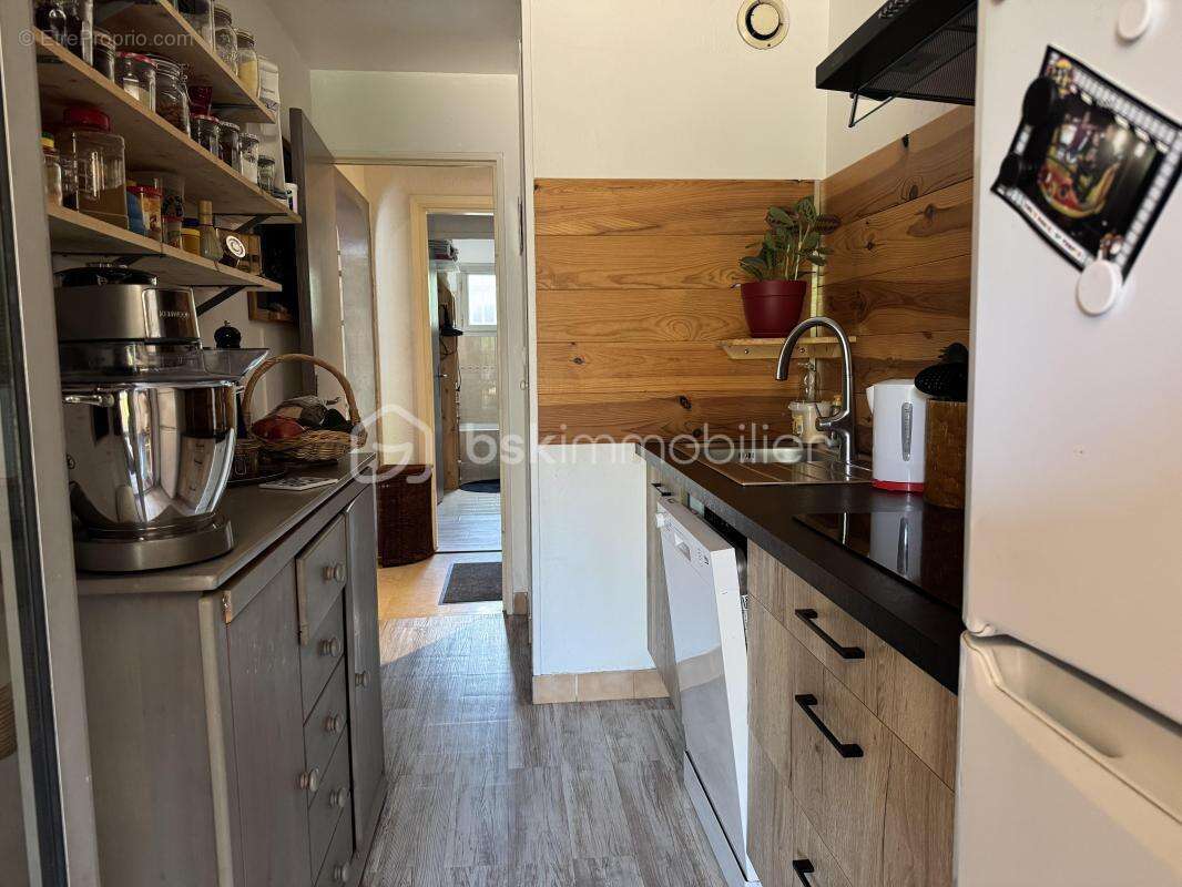 À Saint-Raphaël (83700), dans un quartier recherché, beau T3 de 59,84 m² avec terrasse, jardin privatif de 39 m², garage et cave - photo 5