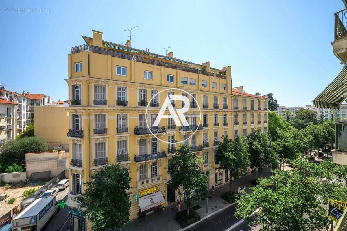 Nice Gambetta // 3 pièces refait neuf // Terrasse et balcon - photo 11