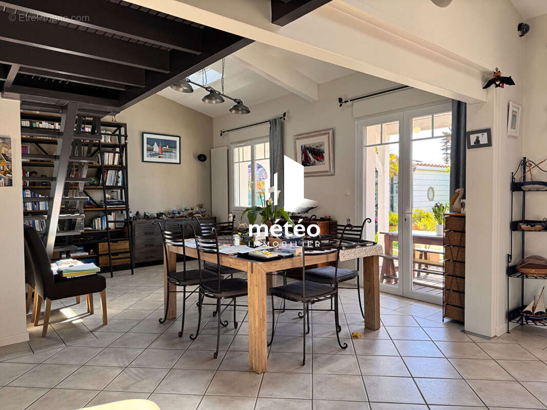 Maison à vendre à la Chaume avec vue mer et proche de la plage - photo 7
