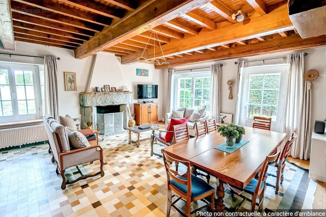 Maison à SAINT-VICTOR-MALESCOURS
