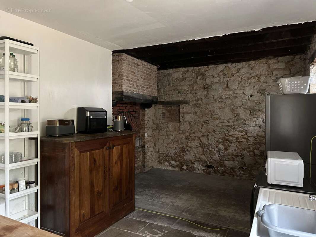 Deux maisons et une grande grange dans un hameau calme - photo 9