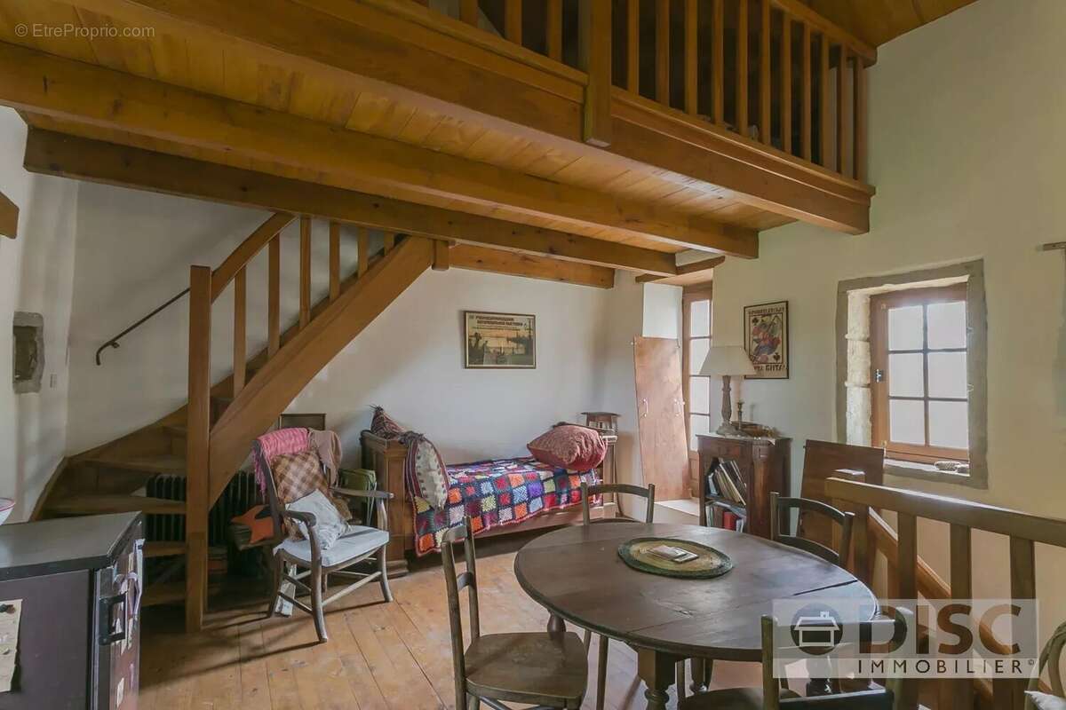 Charmant Corps de ferme avec spacieuse grange, appartement indépendant et un hectare de terrain - photo 10