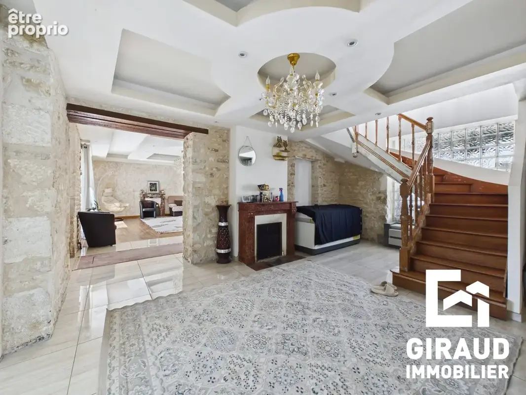 Maison 9 pièces 314 m² à vendre à Fontenay-Le-Comte (85200) - photo 5