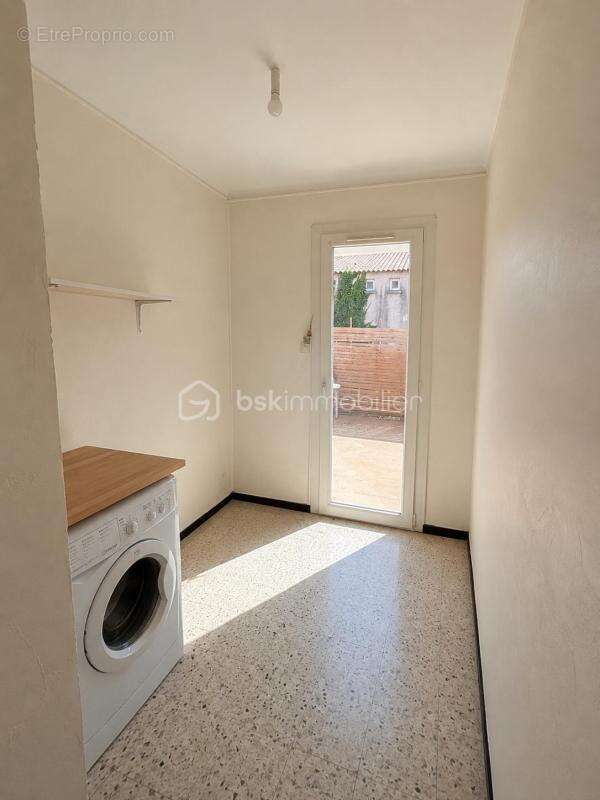 VIAS – Maison 3 faces avec extérieur, stationnement et 3 chambres, à 2 km de la plage ! - photo 7