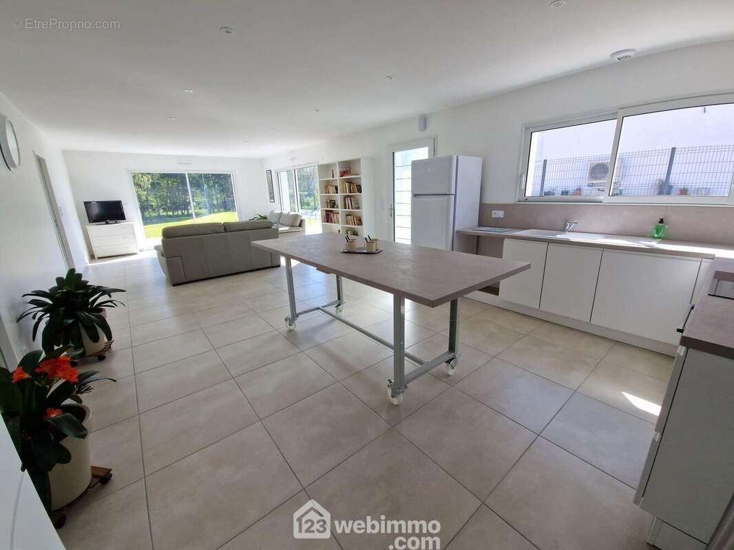 Appartement 219 m² à La Roche-Sur-Yon  - photo 15
