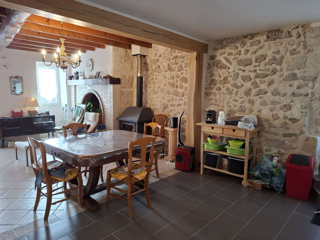 Maison à VIC-FEZENSAC