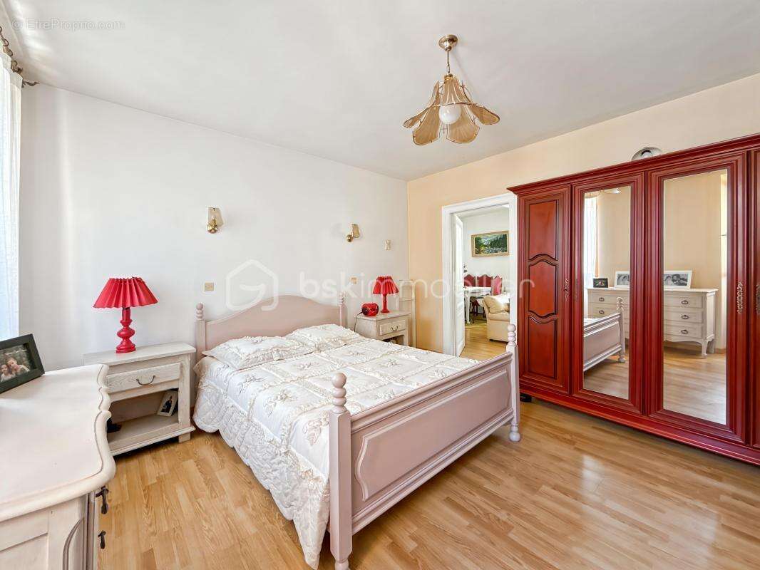 Maison à VILLENEUVE-L&#039;ARCHEVEQUE