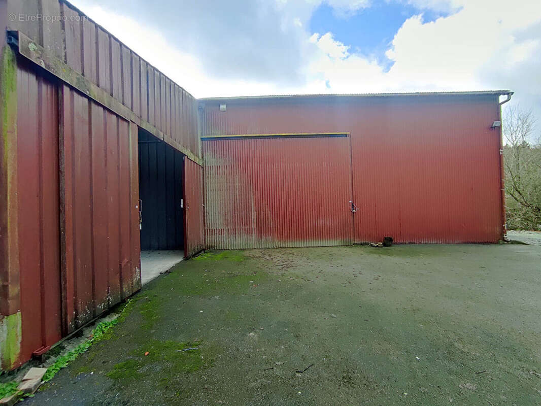 Parking à NIEUL-LE-DOLENT