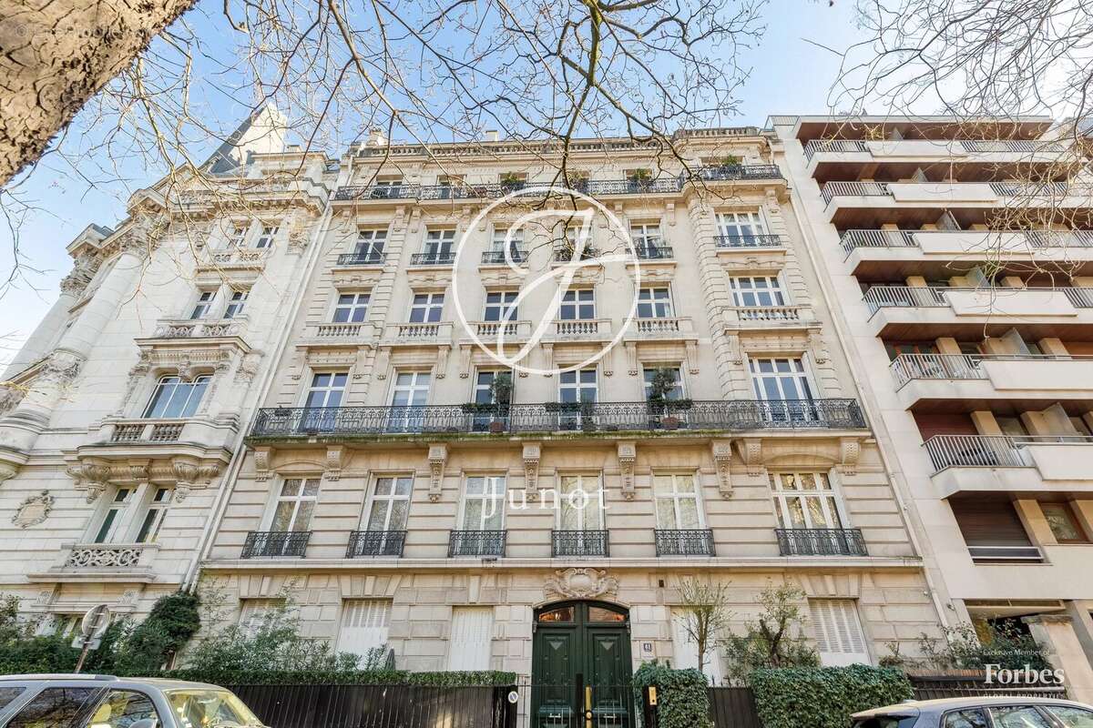 Appartement à PARIS-16E