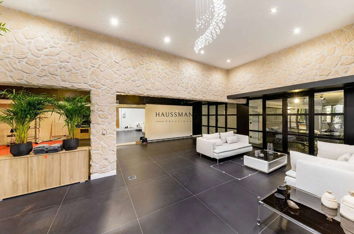 Appartement à NEUILLY-SUR-SEINE