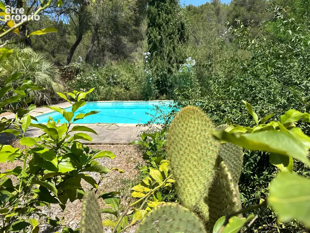 À  LA CIOTAT, charmante Villa T5 de 145 m2 avec studio indépendant et piscine - photo 2