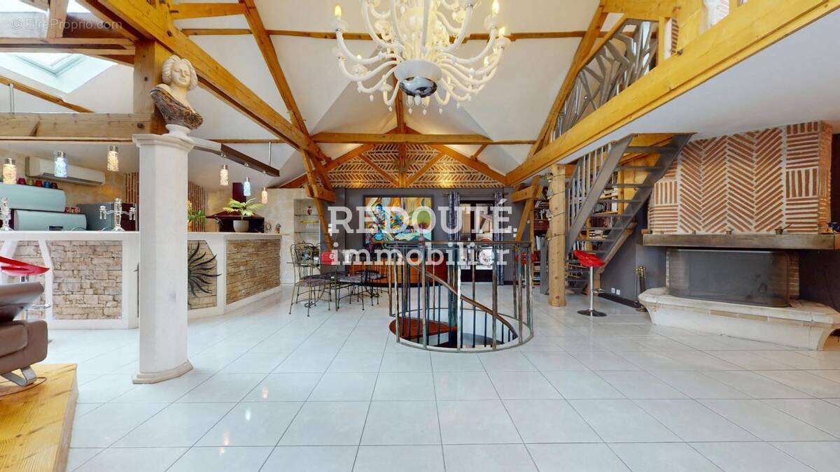Maison à LE CHATELET-SUR-RETOURNE