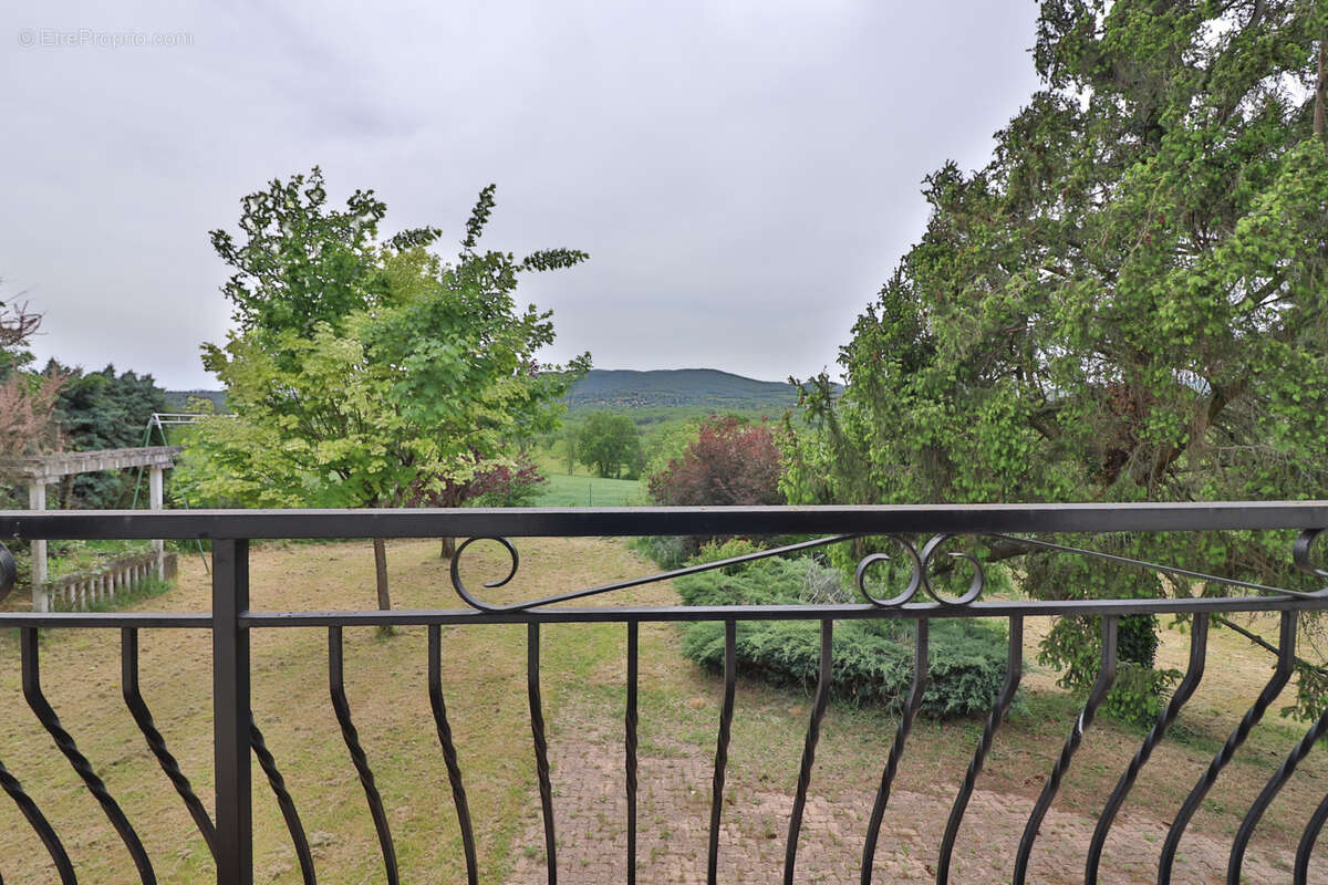 Maison à LA TOUR-DE-SALVAGNY