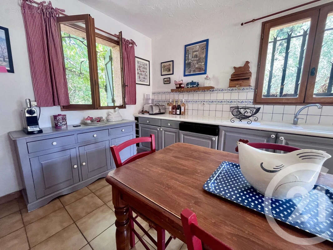 Maison 211 m² à Roquefort-Les-Pins  - photo 9