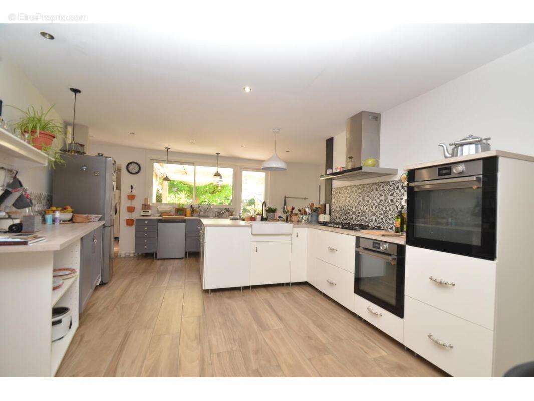 Maison à SAINT-MEDARD-DE-GUIZIERES