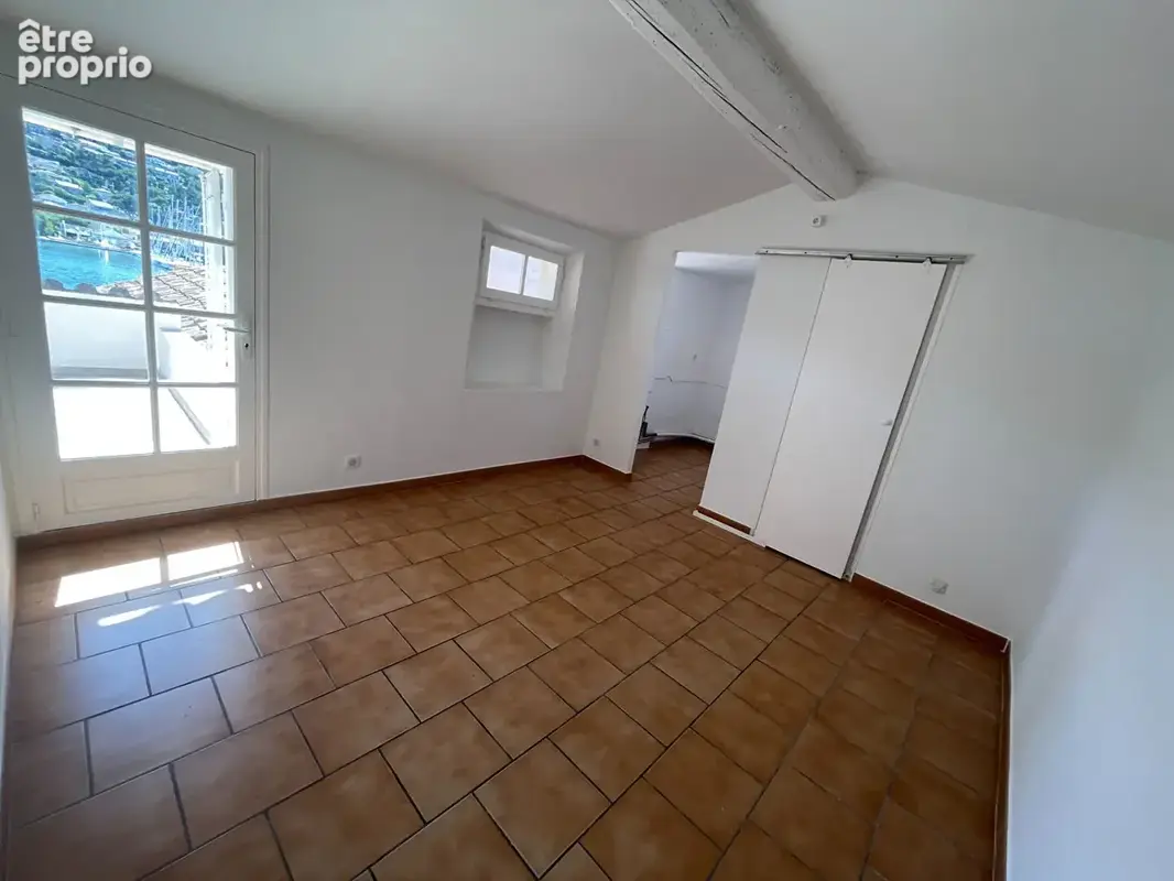 ** Sur le Port ** Maison Composée de 3 APPARTEMENTS ** 83430 Saint Mandrier ** - photo 8