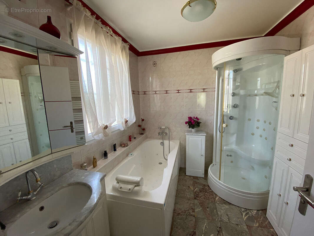 Maison à CHAMPS-SUR-MARNE