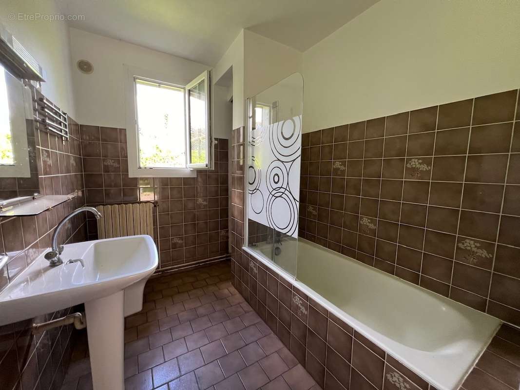 Maison 5 pièces en pierre et parpaing couverte en ardoise - photo 4