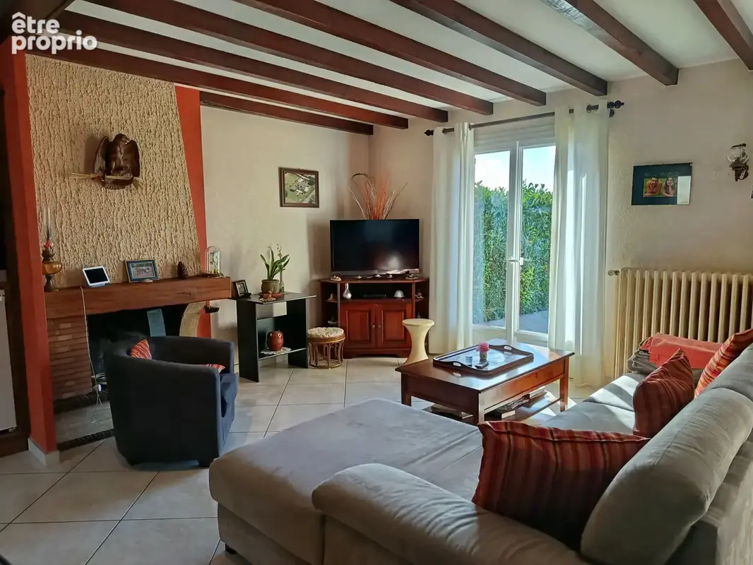 A vendre belle maison de 137 m2 sur un terrain de 3853 m2 à JASSERON - photo 4