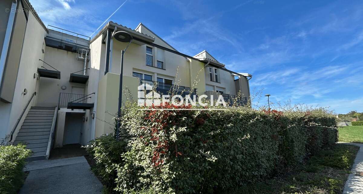 Appartement à PINS-JUSTARET