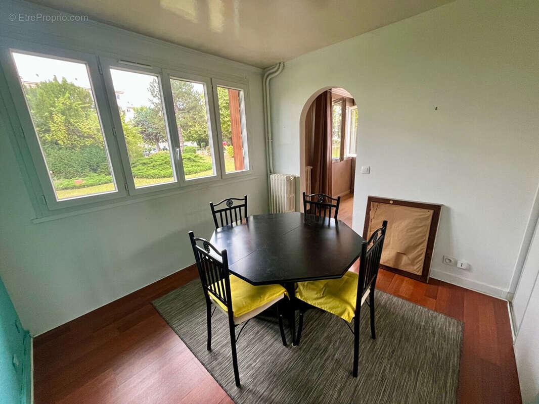 Appartement à LES CLAYES-SOUS-BOIS