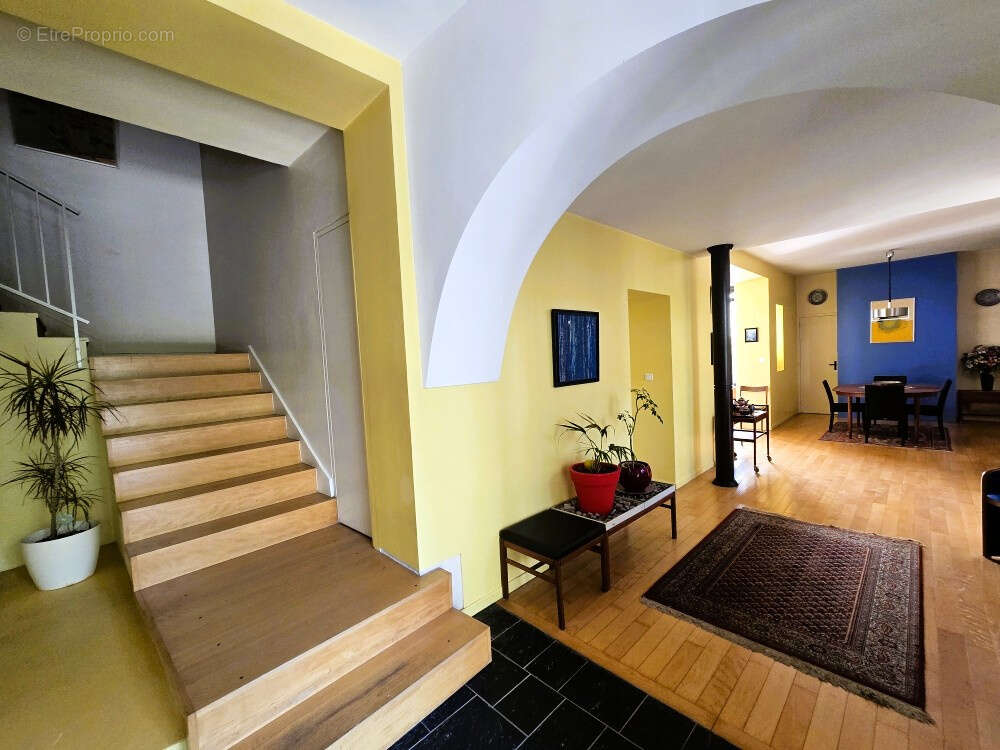 Préfecture !!! Maison 249m2 - Terrain 525m2.. - photo 4