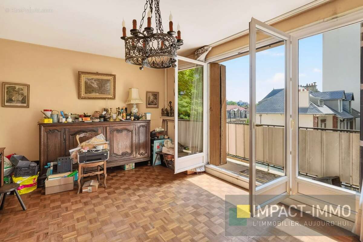 Appartement à COURBEVOIE