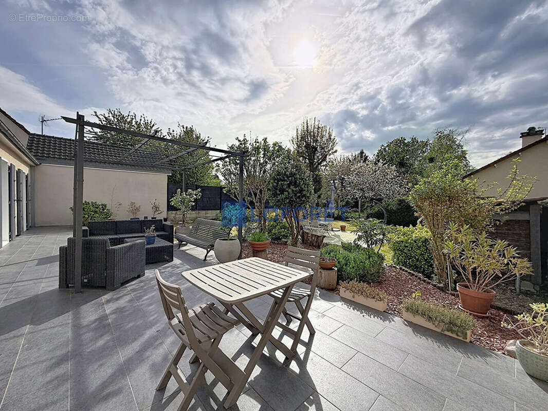 Maison à DAMMARIE-LES-LYS