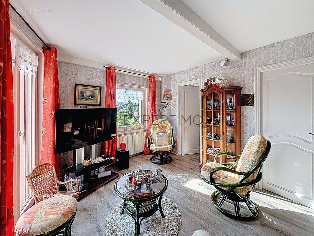Maison à CHARBONNIERES
