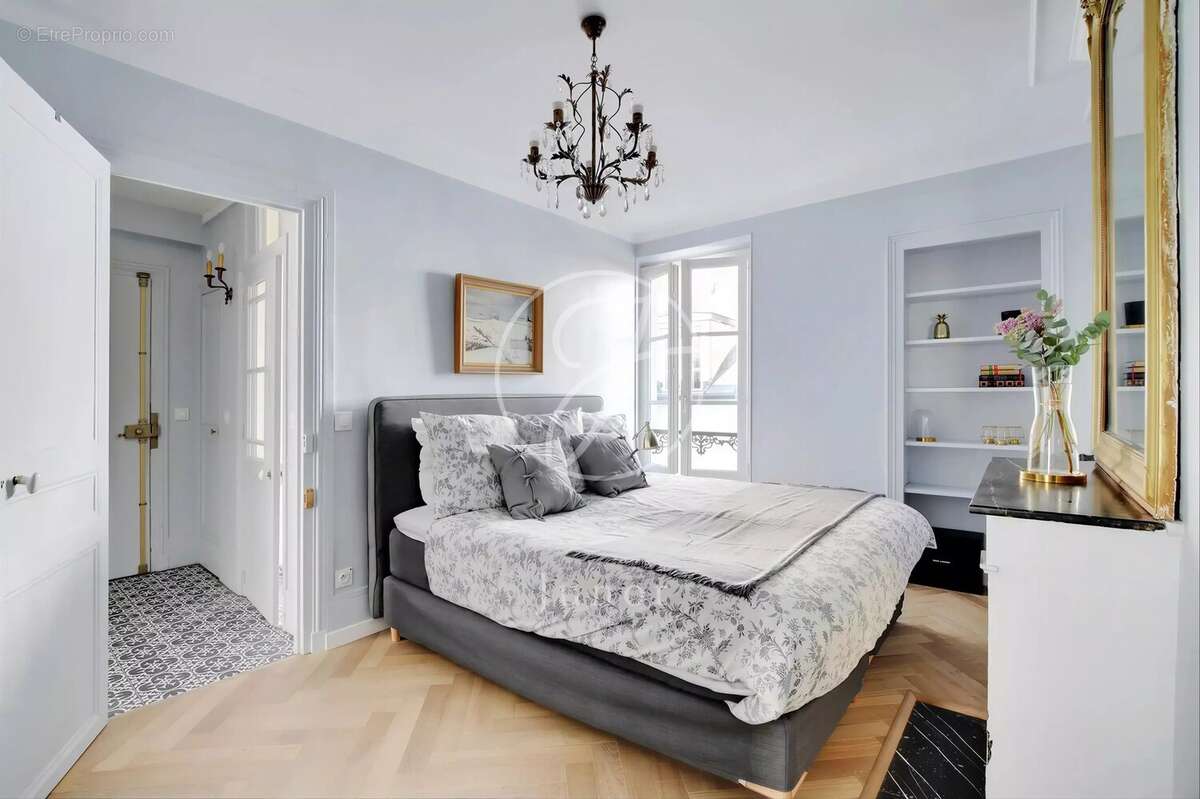 Appartement à PARIS-7E