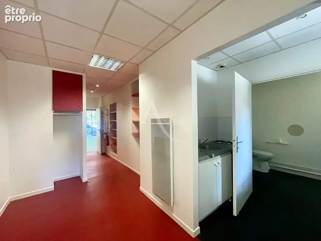 Local commercial Place Gaillard - photo 4