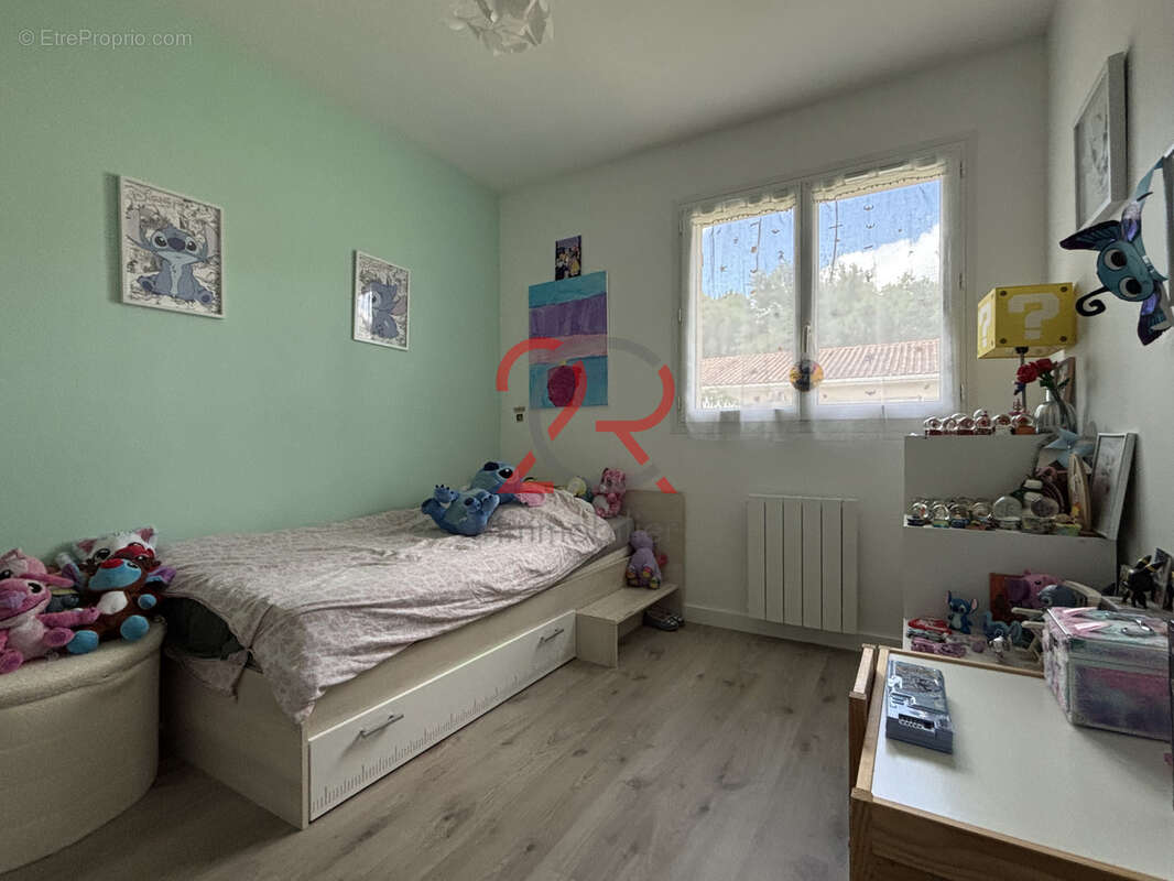 Découvrez votre futur chez vous à Saint-Yzan-De-Soudiac : - photo 6