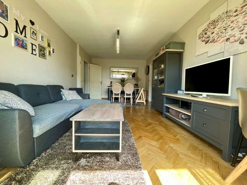 Appartement à SARTROUVILLE