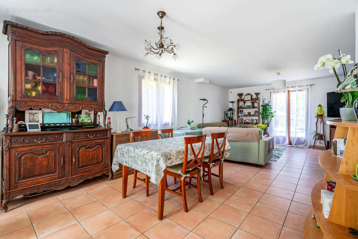 Maison à GREZIEU-LA-VARENNE