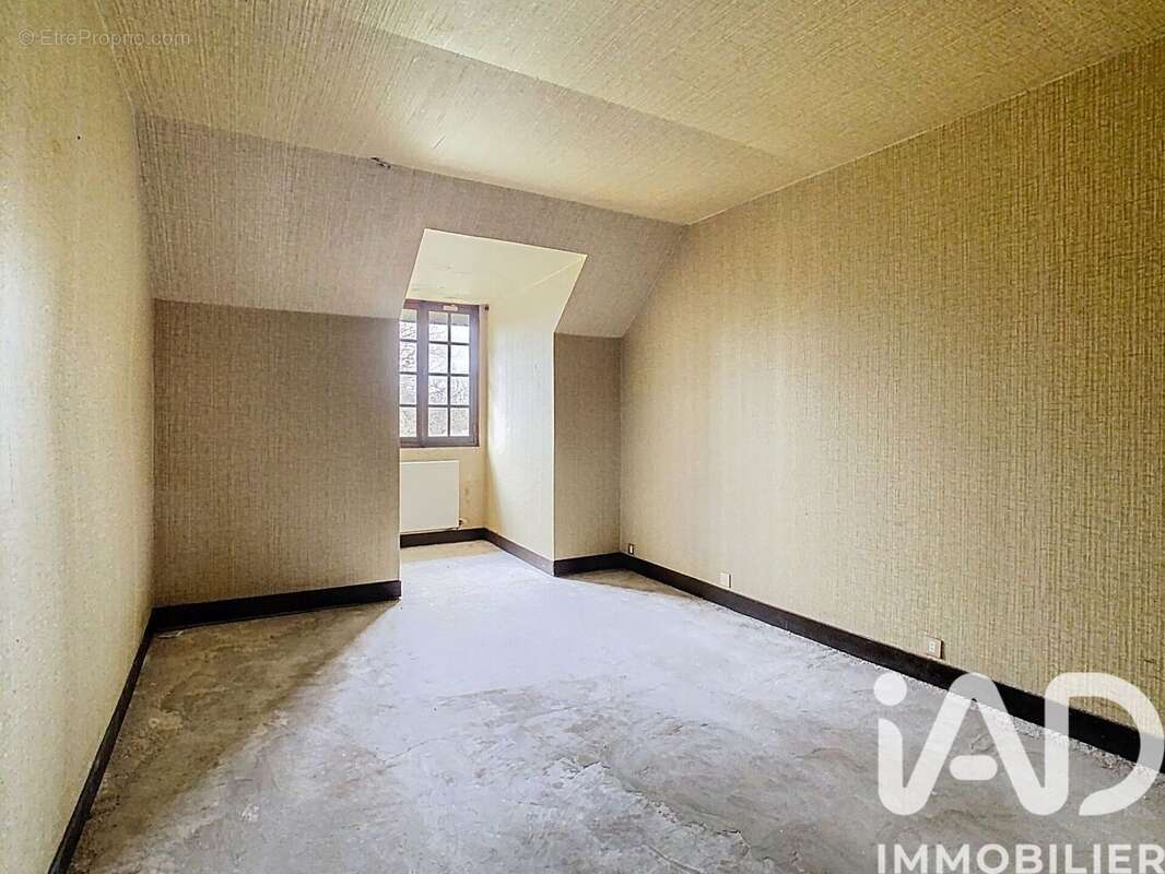 Maison 258 m² à Bannes  - photo 9