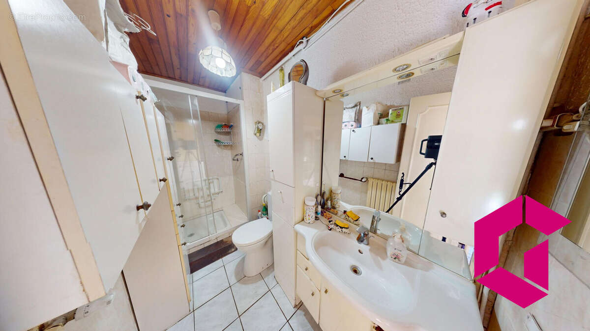 Maison à SAINT-PIERRE-DU-CHAMP