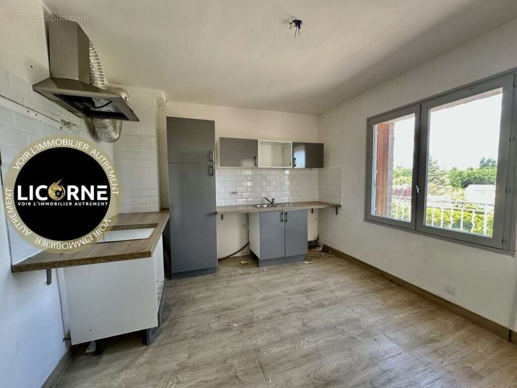 Maison à LE PUY-SAINTE-REPARADE