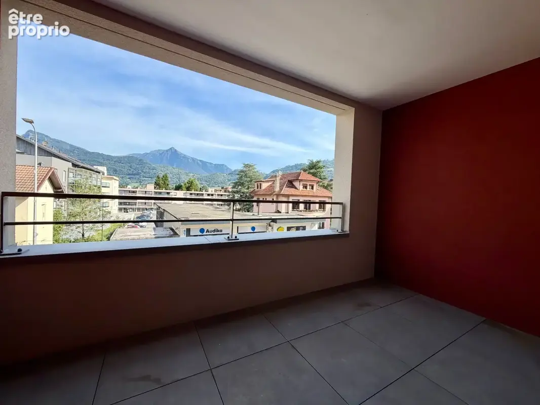 CLUSES CENTRE – T2 prêt à vivre - sans délais - photo 6