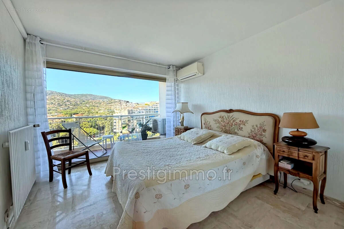 Appartement à MANDELIEU-LA-NAPOULE
